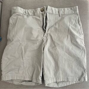 Men’s Old Navy slim Khaki Shorts in Grey, size 36